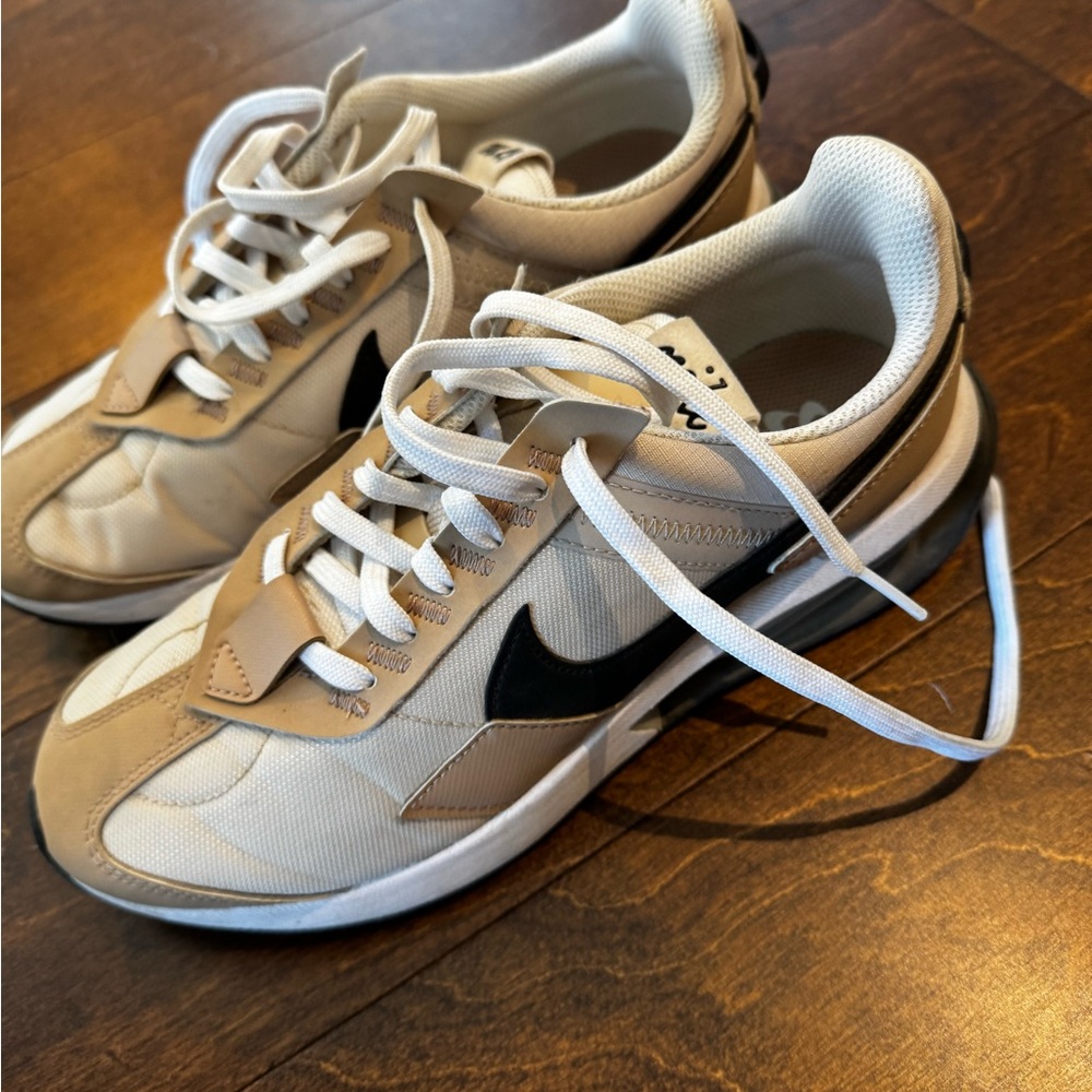 Nike sneakers size 7.5